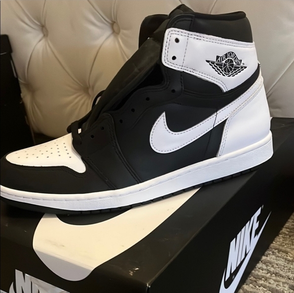 Nike Air Jordan 1 High OG Men's Sneakers New In Box - Picture 1 of 4